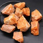 Rå Himalayasalt, rikt på mineraler, används för dekoration och matlagning.