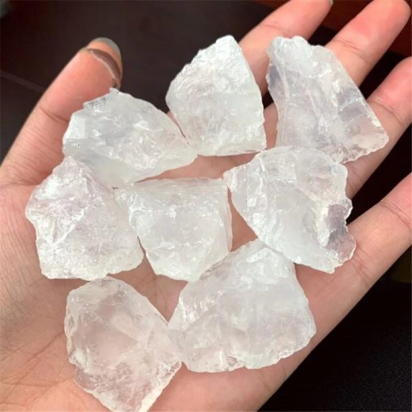 Rå vit kvarts, naturliga kristaller för dekoration, insamling eller vetenskapligt bruk. Idealisk för mineral- och inredningsentusiaster.