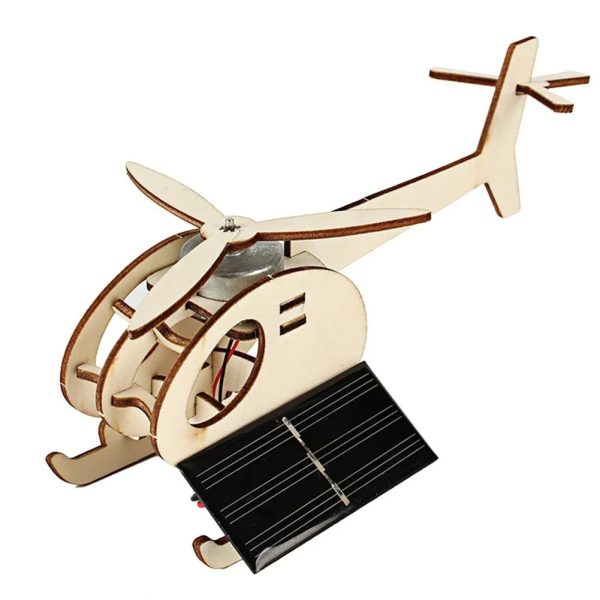 Trähelikoptermodell med solpanel, perfekt för lärande om förnybar energi och vetenskaplig dekoration.