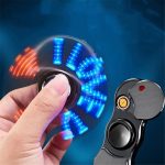 Innovativ nyckelring med blå och röda LED, som visar ordet "LOVE" i rotation, perfekt för originella modeaccessoarer och dekorationer.