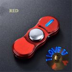 Röd antistressspinner med inbyggd blå LED, idealisk för avkoppling och koncentration. Ergonomisk och lätt design, perfekt för avkopplande aktiviteter eller som kontorsdekoration.