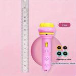 Elektrisk kniv för barn, rosa, med LED-ljus och 4 kort med slumpmässiga färger, idealisk för kreativa och pedagogiska aktiviteter.