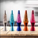 Färgglad vetenskaplig dekoration med glitter, perfekt för modern och lekfull dekoration, idealisk för vetenskaps- och inredningsentusiaster.