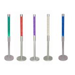 Set med fem LED-ljusstavar i olika färger (grön, röd, lila, vit, blå) på metallbas, perfekta för vetenskaplig dekoration eller evenemang.