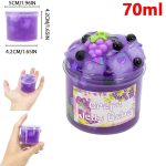 Lila druvgelé med pärlor och figurer, innehållande 70 ml klibbig massa. Perfekt för lek och dekoration, lätt att hantera och transportera.
