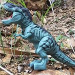 Realistisk plast-T-Rex för vetenskaplig dekoration och lärande.