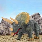 Dinosauriefigur i plast med realistiska detaljer och naturliga färger, perfekt för dekoration eller pedagogiskt spel.
