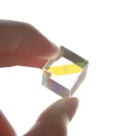 Färgad glasädelsten, dekorativt vetenskapligt objekt.