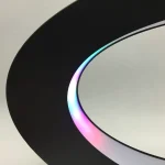 Färgglad LED-lampa i cirkelform med flerfärgad belysning, idealisk för vetenskaplig eller modern dekoration.