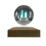 Vetenskaplig lampa med glasglob och träbas, idealisk för vetenskaplig eller pedagogisk inredning.