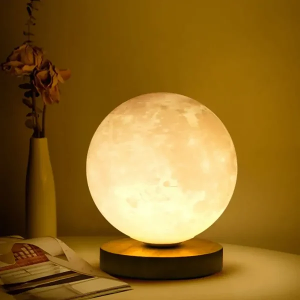 Månlampa med mjukt ljus, perfekt för en originell och lugnande inredning.