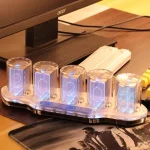 Digitalt displaypanel med LED-lampor som visar blå siffror.
