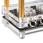 Vetenskaplig bänk med elektroniska komponenter, träelement och akrylplattform, perfekt för experiment och vetenskapliga demonstrationer.