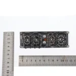 Kretskort med elektroniska komponenter, mått i millimeter för precision.