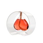 Vetenskaplig glasvas med röd vätska, designad med dubbelbubbla, idealisk för laboratoriedekoration eller inredning.