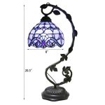 Tiffany-lampa med färgglad glaslampkåpa, vintage design, dekorativ belysning för inredning.