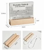 Periodiska systemet som väggdekoration med träram, idealisk för kontors- eller klassrumsdekoration, mått 15x13,4 cm.