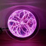 Illustration av en LED-lila blixtcirkel som avger ljusblixtar, perfekt för vetenskaplig dekoration eller ett original samlarobjekt.