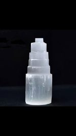 Himalaya saltkruka, unik och naturlig dekoration, perfekt för en zen-atmosfär eller som en original dekoration.