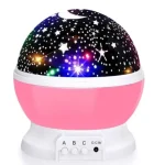 Stjärn- och måneprojektorlampa för barnrum, som skapar en magisk och avslappnande atmosfär med en ljus stjärnhimmel.