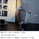 Vetenskaplig skrivbordslampa i glas, metall och aluminium, med måtten 17cm x 8cm x 27cm, perfekt för dekoration eller vetenskapliga experiment.