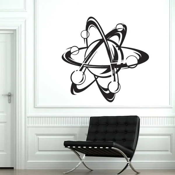 Illustration av ett stiliserat vetenskapligt atom i svart och vitt, dekorativt för ett modernt hem eller en utbildningsmiljö.