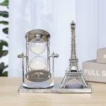 Vintage metalltimer med två sandampuller, elegant och originell dekoration.