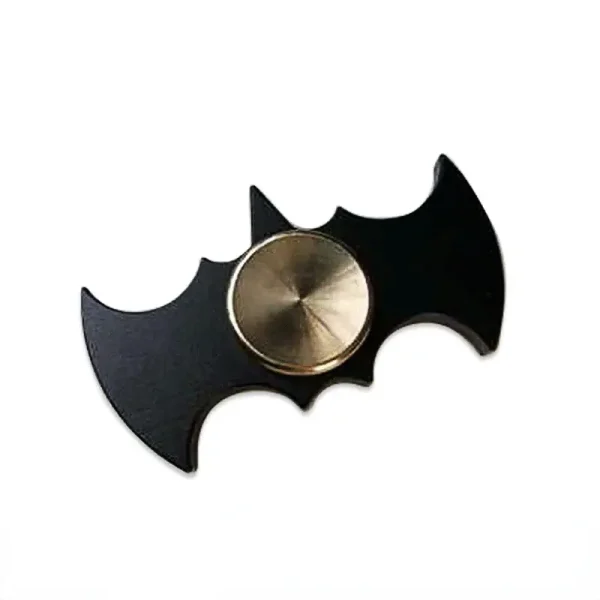 Batman nyckelring i metall och trä, med en original design för superhjältefans, en unik modeaccessoar, perfekt för att personifiera dina nycklar eller ge bort som present.