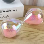 Glas timer med rosa pastell sand, elegant och modern dekoration för ett sofistikerat hem.