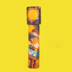 Solklämma för barn med färgglad design som föreställer solen och barn som leker, perfekt för att lägga till en lekfull touch till tvätten.
