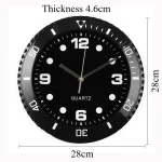 Vetenskaplig väggklocka med svart urtavla, vita siffror och lysande markeringar, diameter 28 cm, tjocklek 4,6 cm, idealisk för kontors- eller laboratoriedekoration.