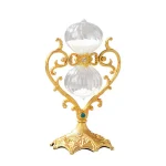 Vetenskaplig objektshållare i glas med ram i gyllene ornament, elegant och vintage design, perfekt för skrivbordsdekoration eller vetenskaplig samling.