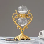 Vintage skrivbordsklocka i glas med ram i guld prydd med blommönster och blå stenar, elegant och dekorativ, idealisk för skrivbord eller sofistikerad dekoration.