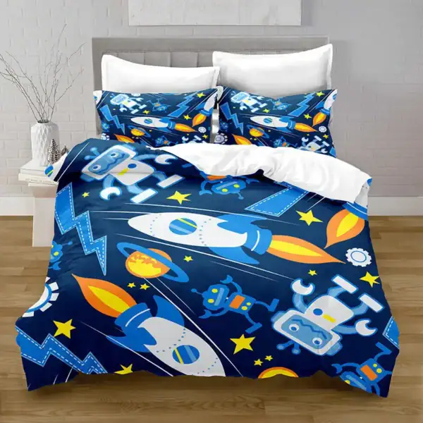 Sängkläder med rymdmotiv för barn, inklusive ett duntäcke och kuddöverdrag med astronauter, planeter och stjärnor, perfekta för ett barnrum.