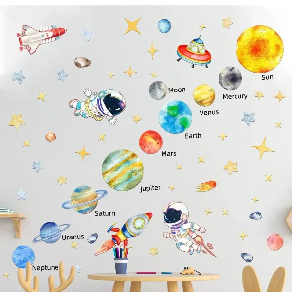 Utbildande illustration av solsystemet med planeter, astronauter, raket och stjärnor för att lära sig medan man har roligt.