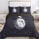 Platt lakan med mönster av planeter och stjärnor, kosmisk dekoration för sovrum.