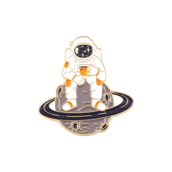 Pin's av astronaut i rymden med planet och stjärnor.