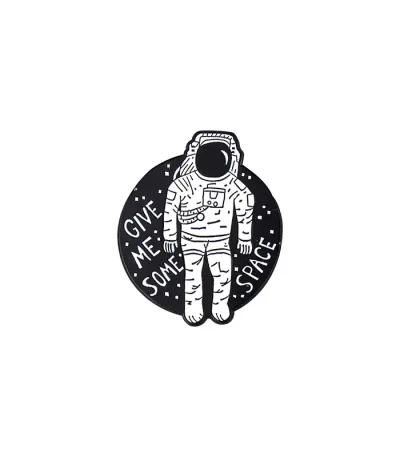 En stiliserad astronaut med hjälm i ett svart utrymme, omgiven av frasen "Give me some space" i vita bokstäver.