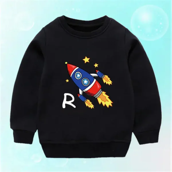Svart barntröja med motiv av färgglad raket och stjärnor, perfekt för vetenskaps- och astronomientusiaster. Bekväm och trendig, idealisk för unga rymd- och vetenskapsentusiaster.