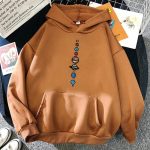 Brun hoodie med motiv av planeter i solsystemet, perfekt för astronomi- och vetenskapsentusiaster, som kombinerar stil och passion för universum.