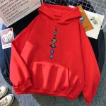 Röd hoodie med motiv av planeter i solsystemet, idealisk för vetenskaplig inredning eller en avslappnad stil.