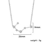 Sömlöst halsband i silver med hängande molekyler och diamanter, mäter 26 mm långt och 14 mm högt, lätt vikt på 3 g, perfekt för vetenskapsälskare och eleganta smycken.