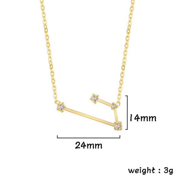 Geometriskt halsband i guld med diamanter, modern och elegant design, perfekt för en sofistikerad stil.