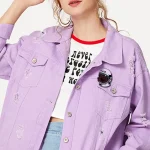 Lila jeansjacka med broderi och lappar, avslappnad mode för kvinnor, streetwear-stil, trendplagg, perfekt för en avslappnad och originell look.