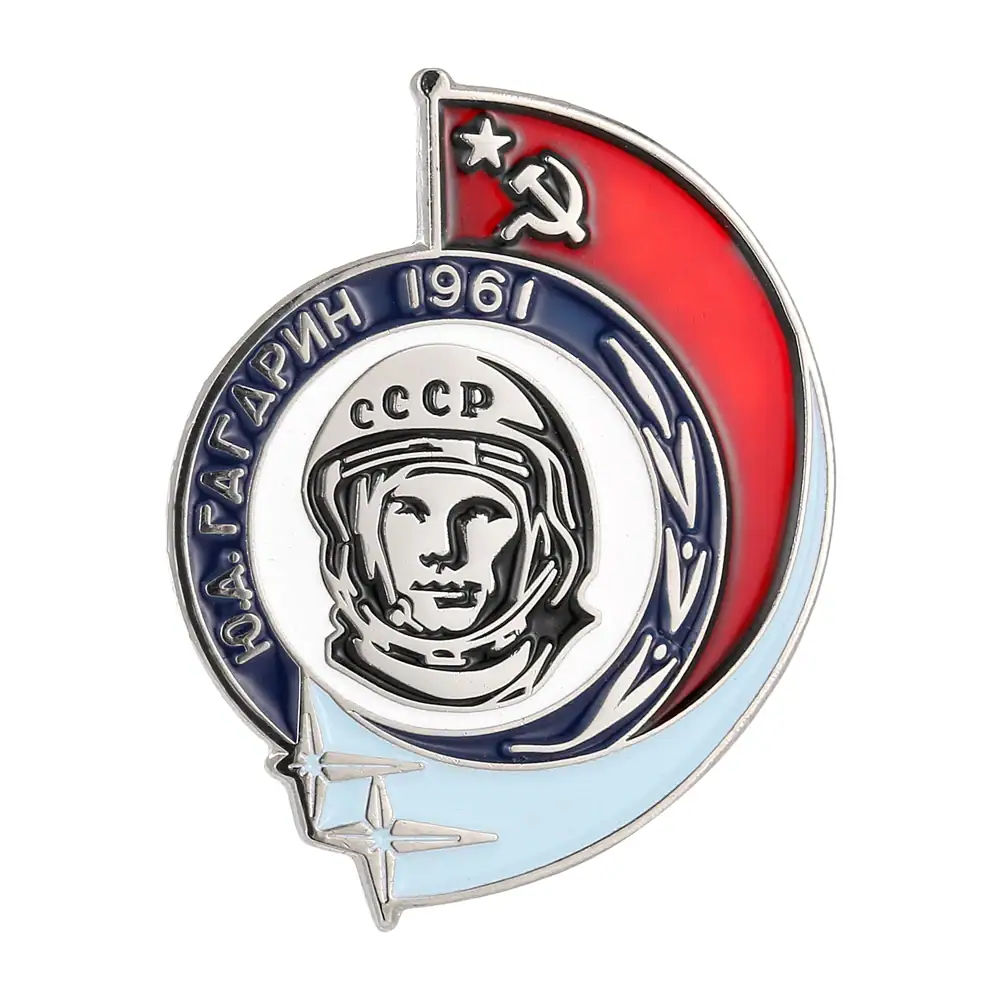 Sovjetisk badge av astronauten med hammaren och skärans symbol.