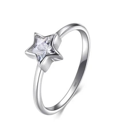 Silverring med stjärnformad sten, elegant och sofistikerad, perfekt för smyckesälskare inspirerade av astronomi och vetenskap.