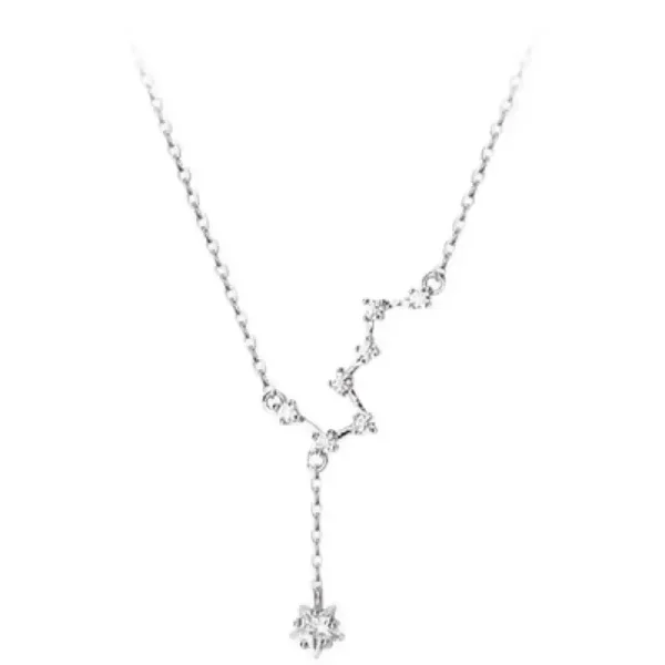 Silverhalsband med hängsmycke av en stjärna, elegant och delikat smycke, perfekt för en sofistikerad stil eller en speciell gåva.