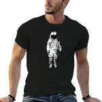Herrkläder med astronautdesign på svart t-shirt, modern och trendig stil. Perfekt för rymd- och vetenskapsentusiaster.