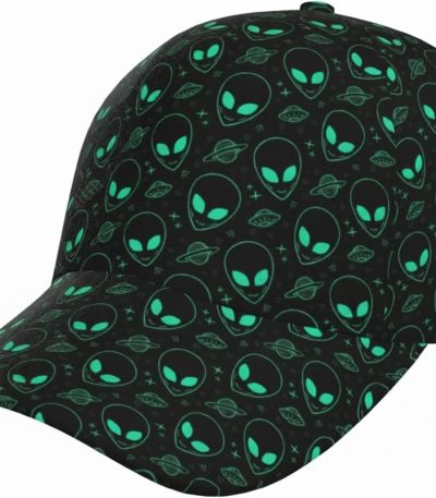 Svart keps med luminescerande alien- och planetmotiv, perfekt för science fiction- och astronomiälskare. Trendig och original accessoar för en quirky stil.