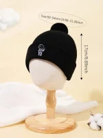 Svart ullhatt med broderad vetenskapslogotyp, justerbar storlek 50-54 cm, idealisk för vetenskaps- och modeentusiaster.